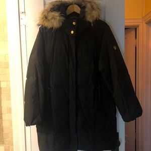 Elegant Black Puffer Coat with Fur Trim
